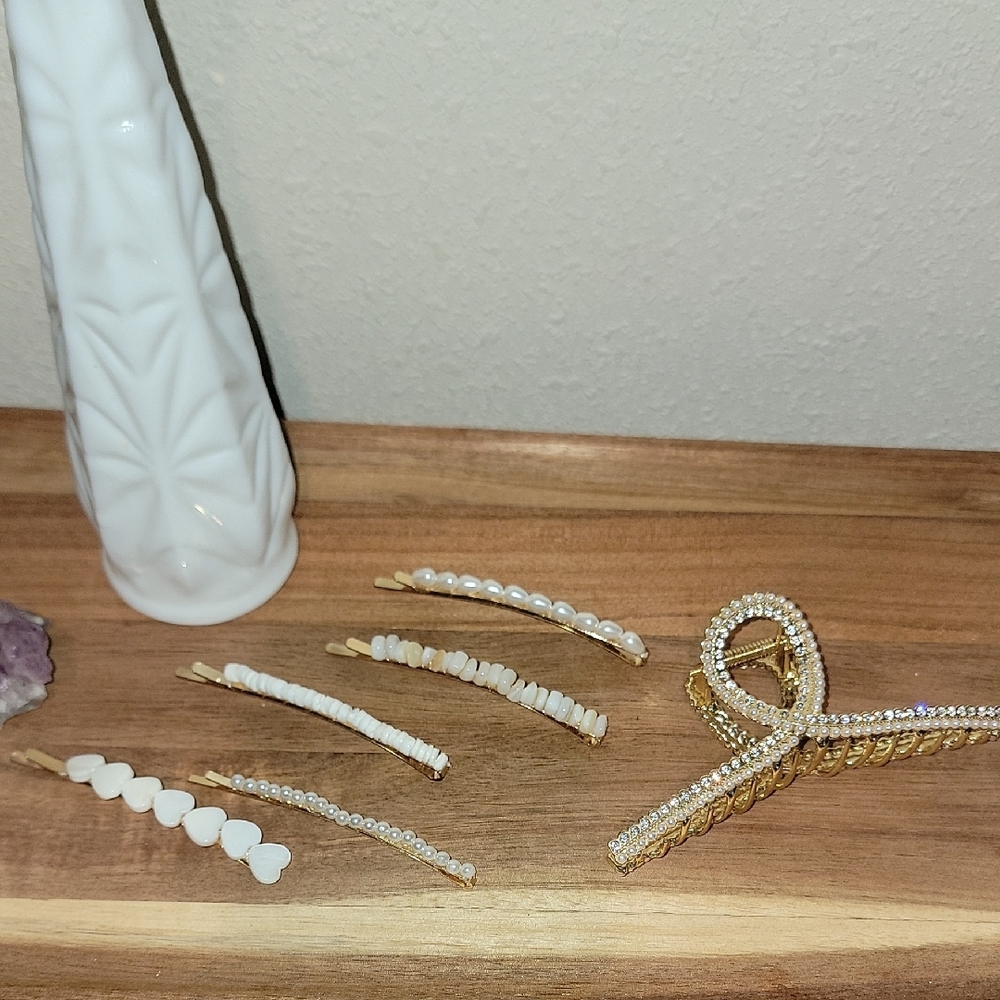 Elegant Gold and White Hair Accessory Set - Picture 3 of 5